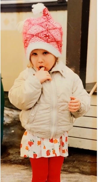 Saana Rossi lapsuudenkodissaan Jyväskylässä.