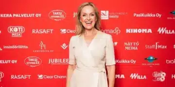 Anu Sinisalo punaisella matolla Red Carpet -festivaalilla.