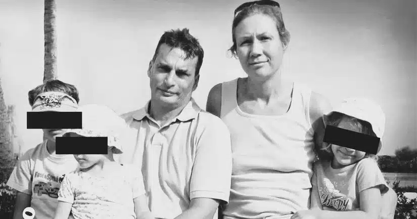 Vanhasta perhekuvasta näkyy hetki ennen vuosia kestänyttä oikeushelvettiä.